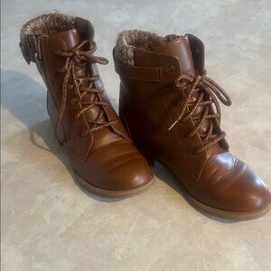Womens Brown Faux Leather Lace Up Combat Boots With Knit Collar Size 5